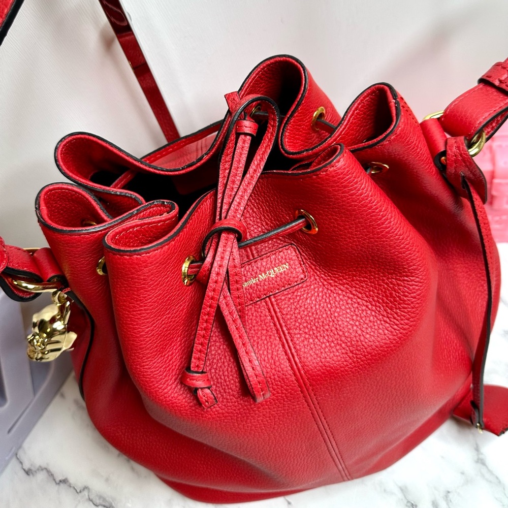NEW! Alexander McQueen Secchiello Red Leather Skull Padlock Bucket Bag - Picture 13 of 17